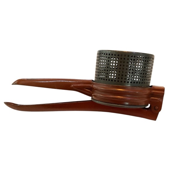 Collectible Vintage Metal Food Press Ricer Masher Handy Ludington Michigan USA - Picture 5 of 7